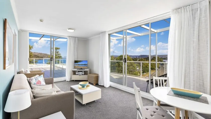 MINI PENTHOUSE - ETTALONG BEACH RESORT - Image 1