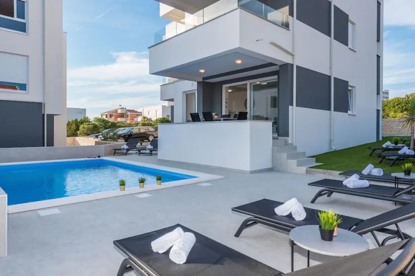 Apartments with pool for 12 - Image 1