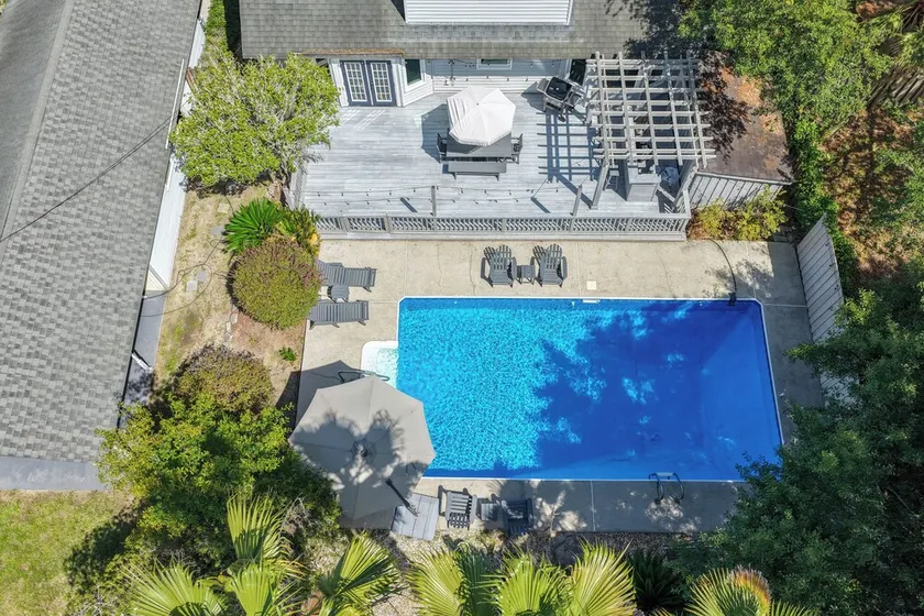 'Authentic Savannah' Oak canopied Street near Wormsloe/local dining/with pool - Image 1