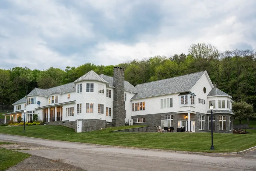 Estate at Fly Creek - Image 1