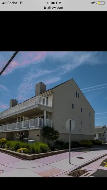 De vastes vues sur l'océan à la 15e rue Beach - Image 1