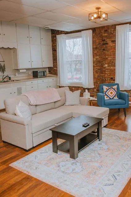 Downtown Apartment on Lincolnway - Image 1
