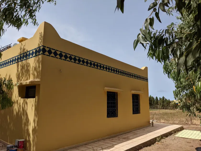 Small villa surrounded by nature - Image 1