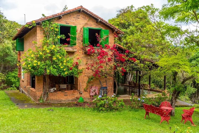 Beautiful Rustic House with 8 Private Waterfalls - Image 1