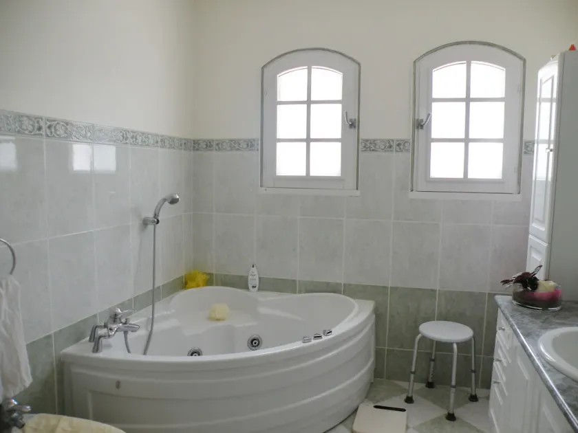 Vieni a rilassarti a Rés. Les Frugères con piscina riscaldata e idromassaggio - Image 1