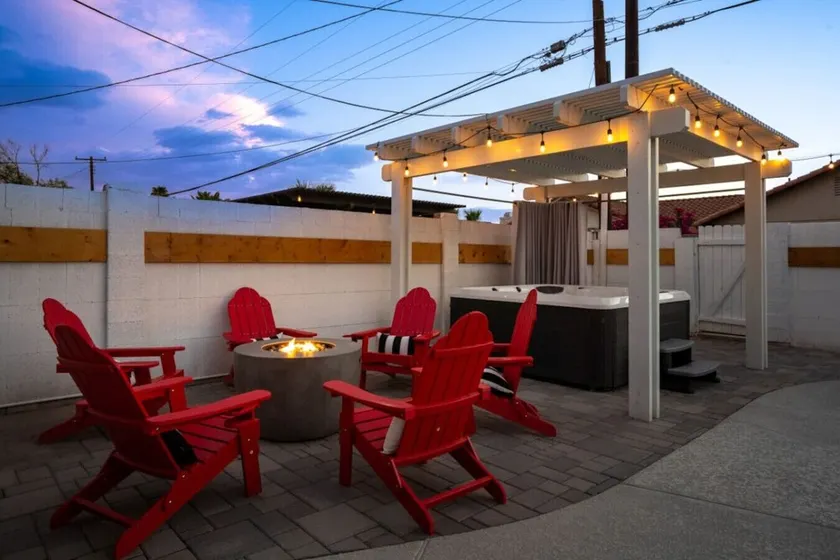 3Bedroom 2Bath near ASU with Heated Pool, Hot Tub, & Massive Putting Green - Image 1