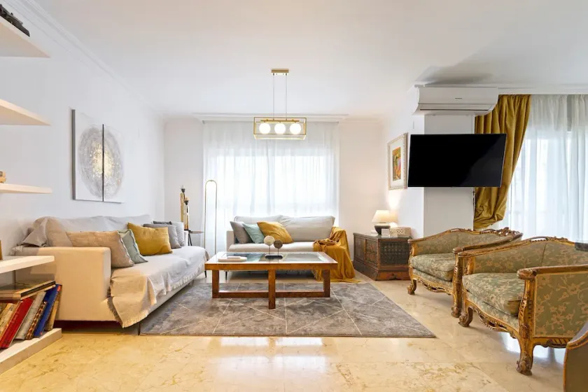 Genteel Home Martinez Campos - Image 1