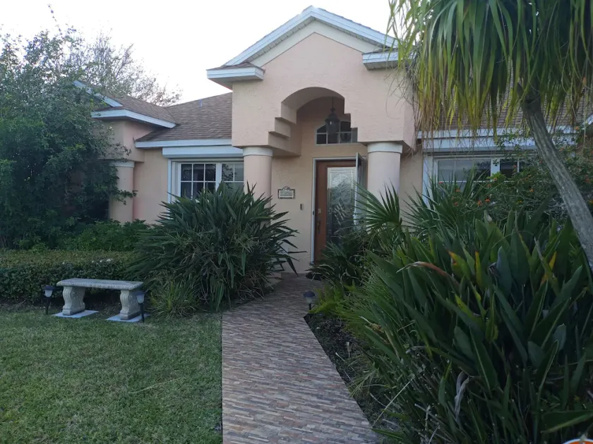Beautiful home in peaceful and safe neighborhood, next to shoppes, restaurants.. - Image 1
