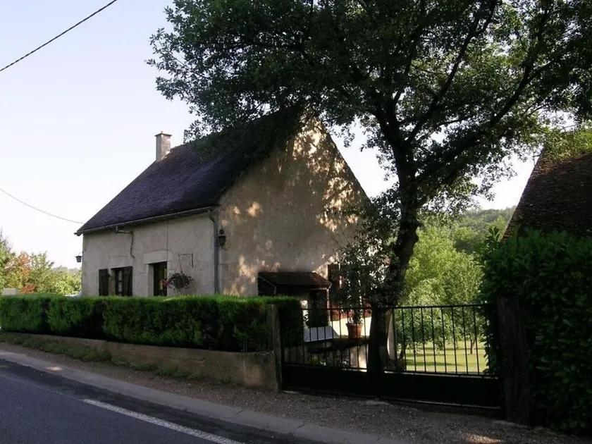 House with garden, family-friendly, in Bransat - Image 1