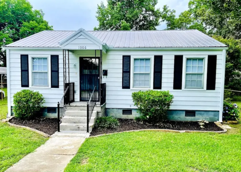 ★ Cheerful Home Close to everything in Gadsden. ★ - Image 1