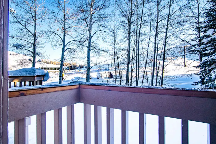 Freshly remodeled, ski-in/ski-out condo with pool, hot tub, & clubhouse - Image 1