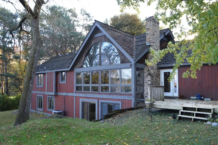 Rarely available Lake home for your getaway. - Image 1