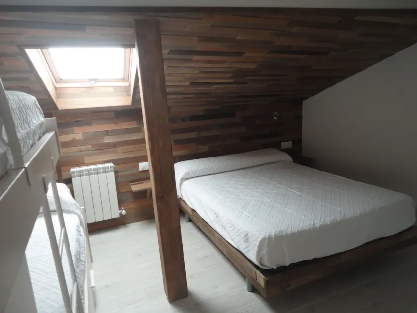 Apartamento muy amplio y luminoso en plena plaza Mayor de Béjar - Image 1