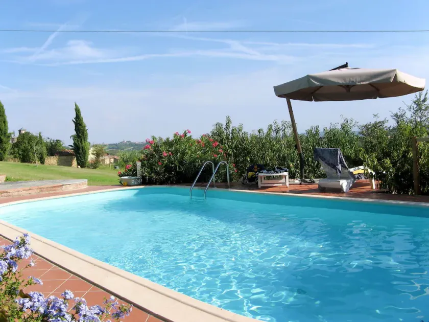 Skøn  feriebolig for 4 personer med klimaanlæg, pool, WIFI, TV og terrasse - Image 1