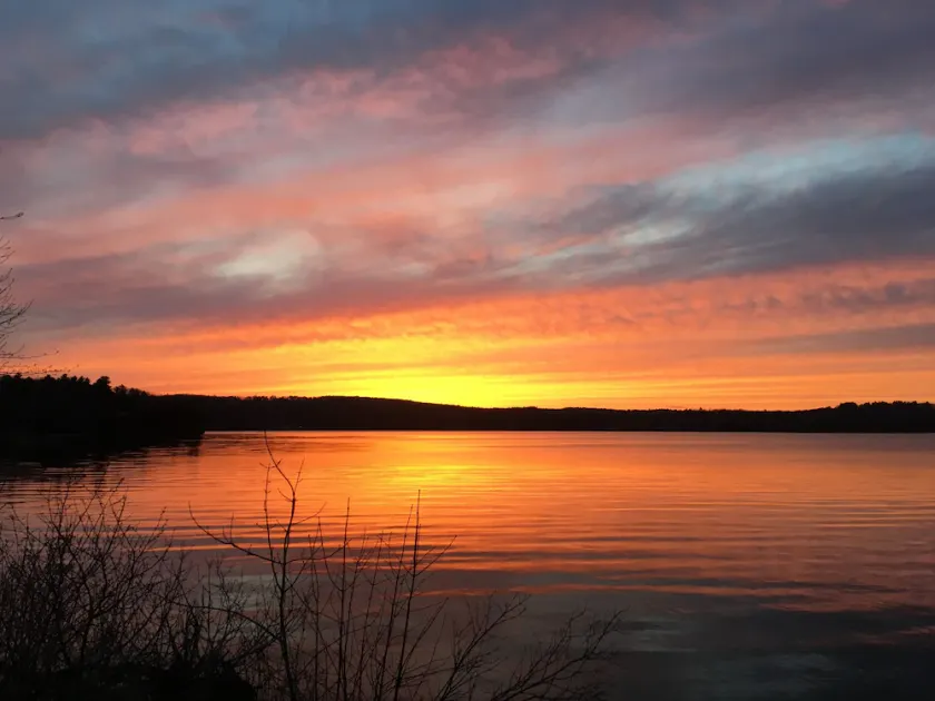 Lakeside retreat in Central Maine - Image 1