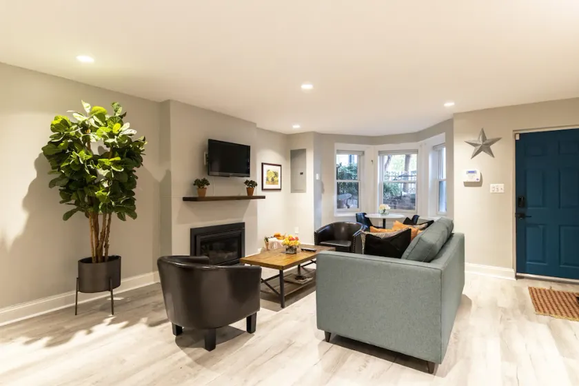 NEW Cosy Apt in Shaw-Sleeps 4 WALK to White House - Image 1