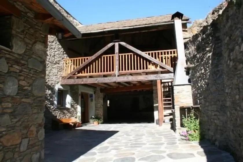 Casa rural (alquiler íntegro) El Racó de Cal Maró para 10 personas - Image 1