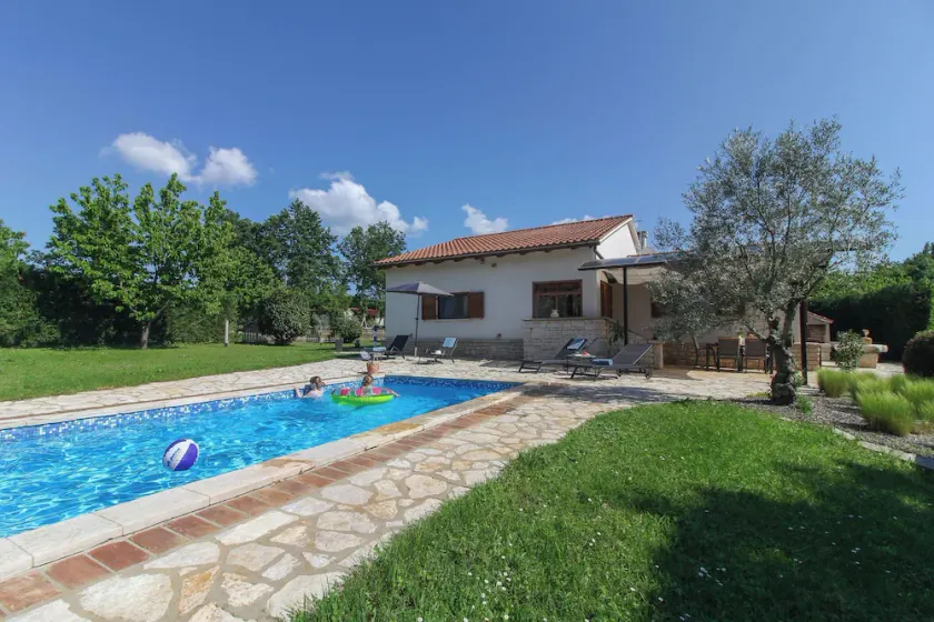 Ferienhaus Bella Collina * ruhige Lage, 2000 m2 Garten, privater Pool - Image 1
