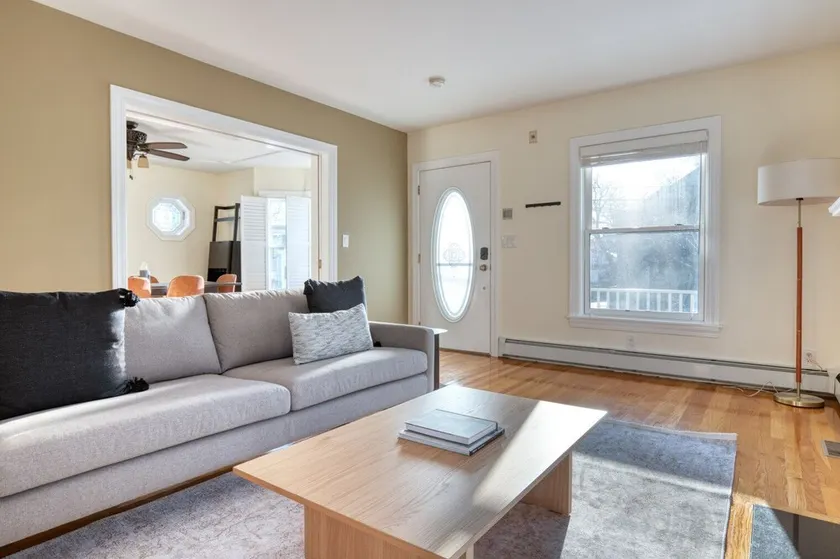 Deluxe Quincy 3BR w/ W/D, nr Red Line, by Blueground - Image 1