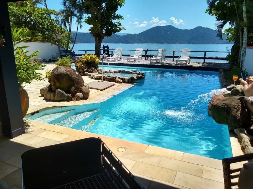 Luxurious beachfront house with swimming pool and terrace. - Image 1