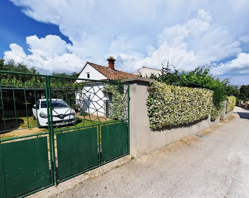 House 385/880 (Istria - Pula), 2500m from the beach - Image 1