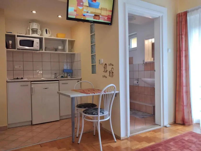 Studio in a quiet location with Internet - Image 1