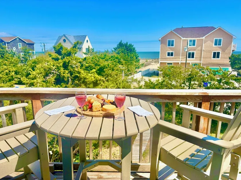 STEPS TO BEACH. PET-FRIENDLY. LINENS INCLUDED. - Image 1