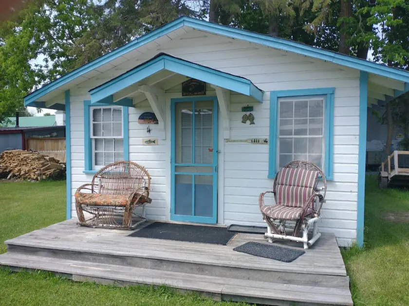 Quaint cozy little cabin geared for folks coming to Leech Lake to fish or relax. - Image 1