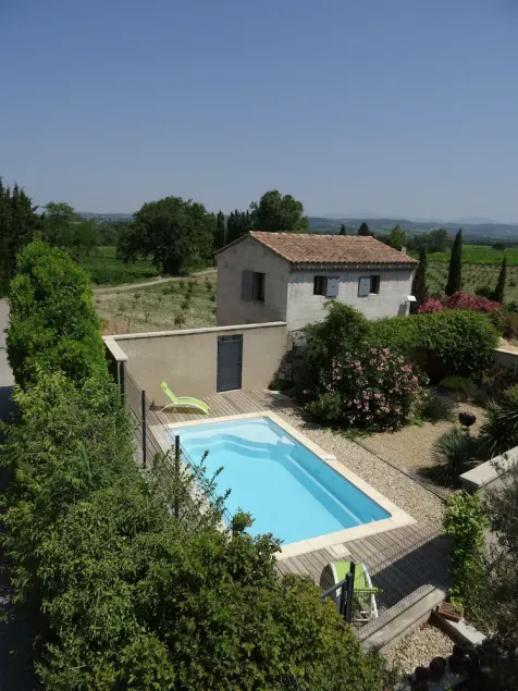 Air-conditioned house with heated swimming pool - Image 1