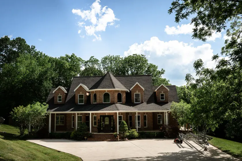 The Swan House:  Private, Peaceful, and Picturesque Lakefront Property - Image 1