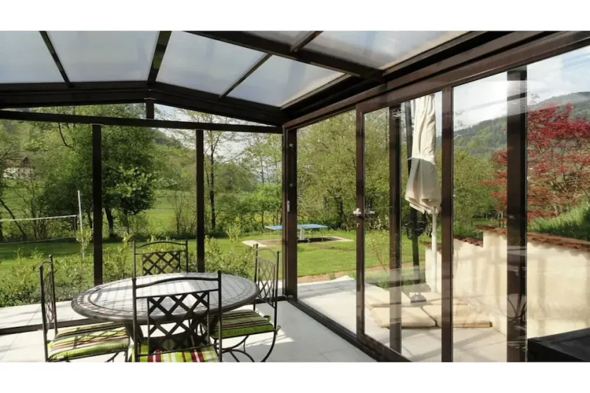 Magnificent studio with swimming pool in idyllic setting - Image 1