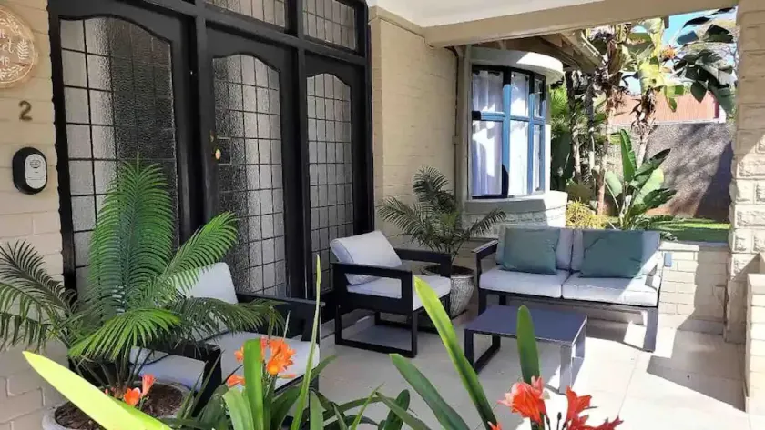 Contemporary 2 bed in Suburbs - 2081 - Image 1