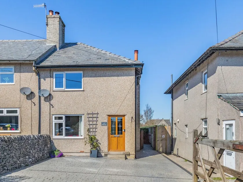 3 bedroom accommodation in Peak Dale, near Buxton - Image 1