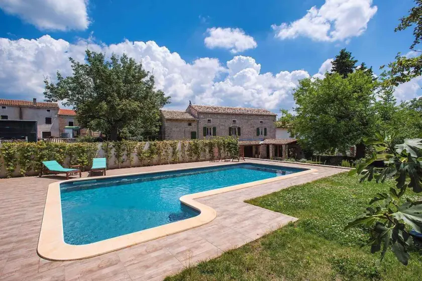 Villa mit Garten und Pool - Image 1