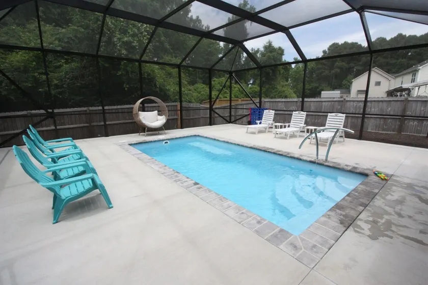 Swansboro Place: Heated Screened Pool & Game Room - Image 1