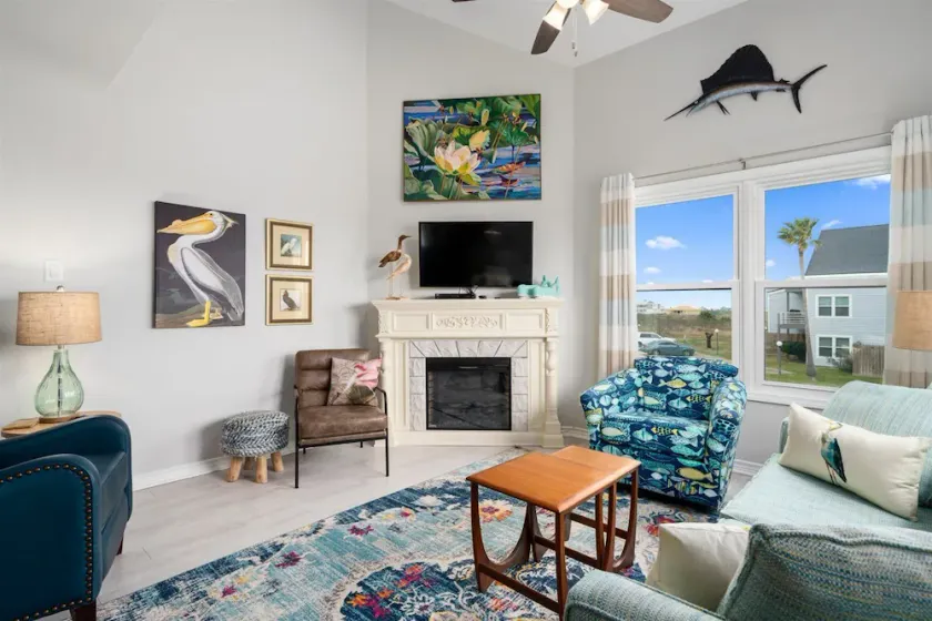 Newly built condo with water views! - Image 1