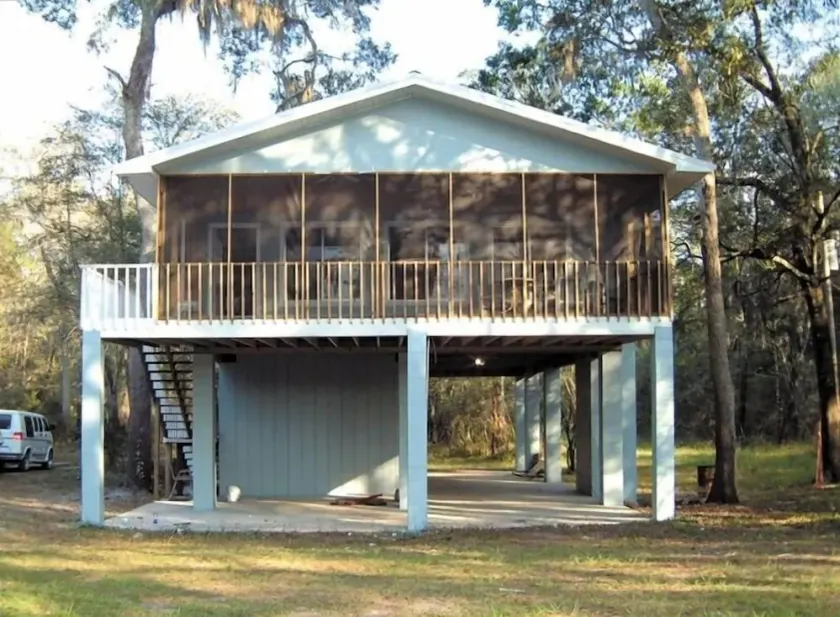 Suwannee River, in der Nähe von Bobs River Place, Fanning Springs BIG DOCK - Image 1