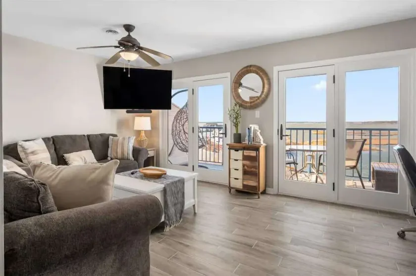 Ocean Front 2BR/2BA Condo - Midtown Location - first floor - ideal for families - Image 1