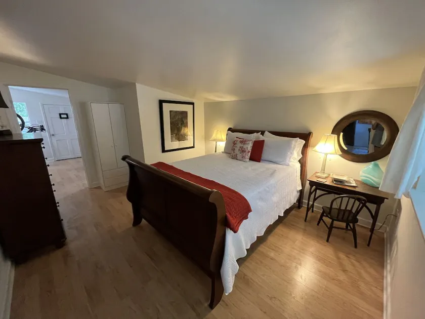 Quaint private cottage in the heart of Mandeville offers a quiet retreat. - Image 1