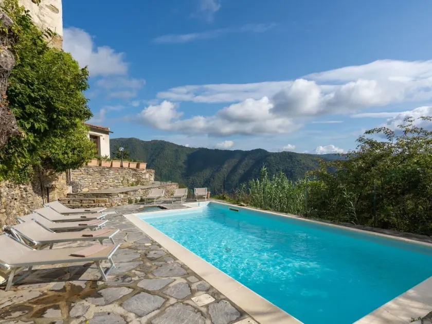 Elegante appartamento con piscina, WIFI, TV, patio, animali ammessi e vista panoramica - Image 1