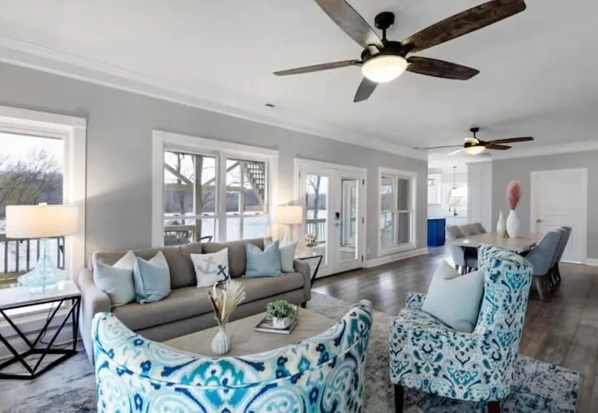 Tranquil waterfront getaway - Image 1