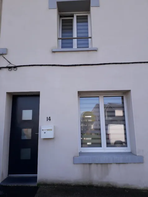 Hus beliggende 300m fra stranden og byens centrum - Image 1