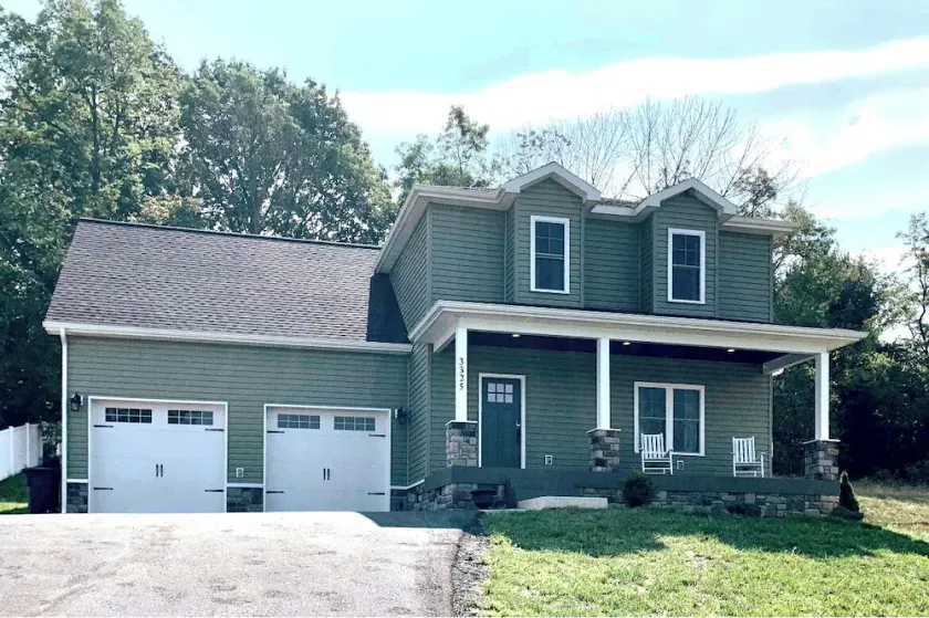 Spring Village Hilltop Retreat - Image 1