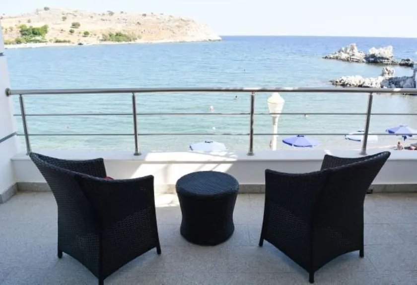 Majestic Blue Beachfront Villa - Image 1