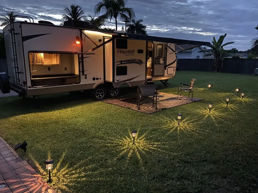 Charming Camper Oasis in Miami - Image 1
