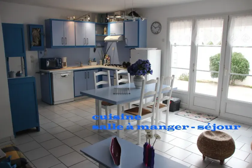 The Blue house, quiet vacations in the island of Re, sleeps 4 to 6 - Image 1