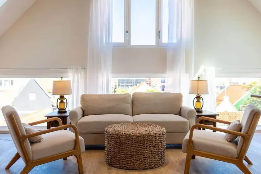 Spacious Townhouse in Willemstad City Center - Image 1