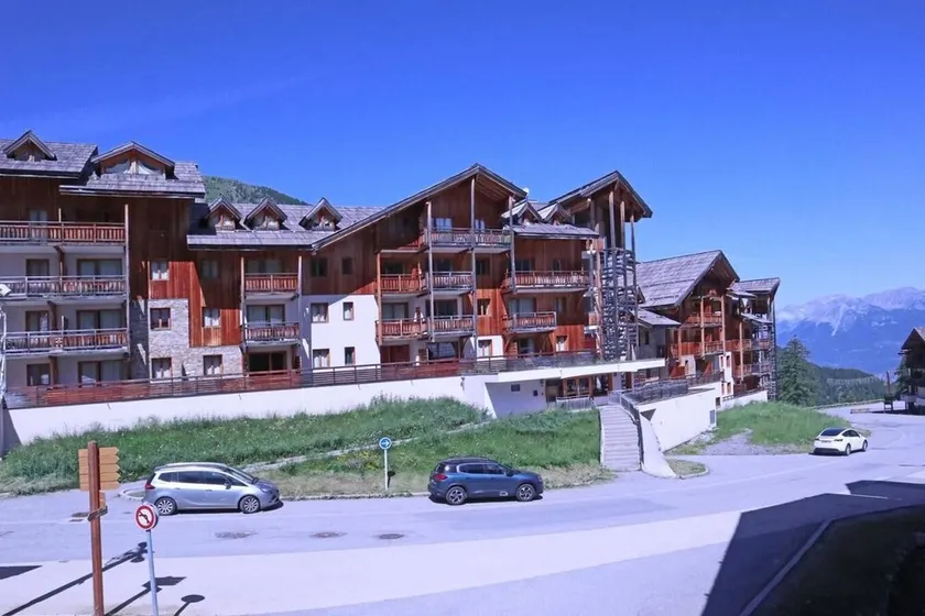Ski-in/ski-out & foot of the slopes, 1st floor, swimming pool, sauna, balcony, tv, ski locker, 34m² - Image 1