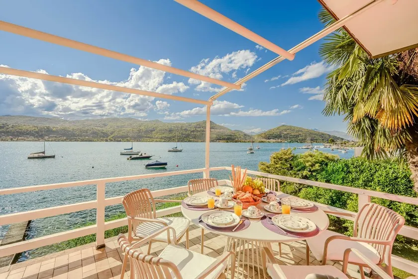 Italian Lakes lakeside villa with direct lake access - Image 1