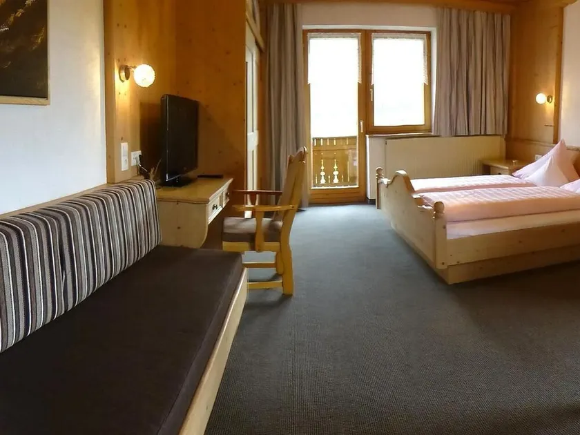 Tredobbeltværelse \"Holzleiten\" med opholdsstue - Pension Alpenhof - Føler god pension - Image 1